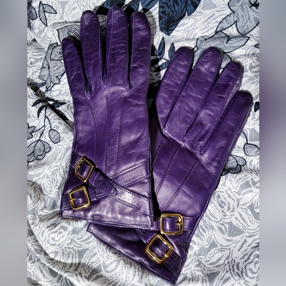 NWOT - Coach Deep Purple Leather Gloves, Gold Buckles, & Cashmere Lining 8